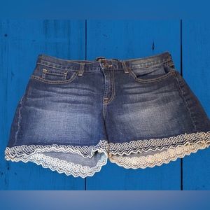 Lucky Brand Lace leg trim Jean shorts (size 30)